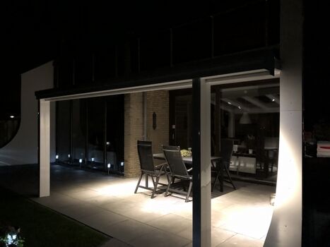 Überdachung bei Nacht