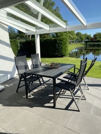 Terrasse mit Blick auf den Teich