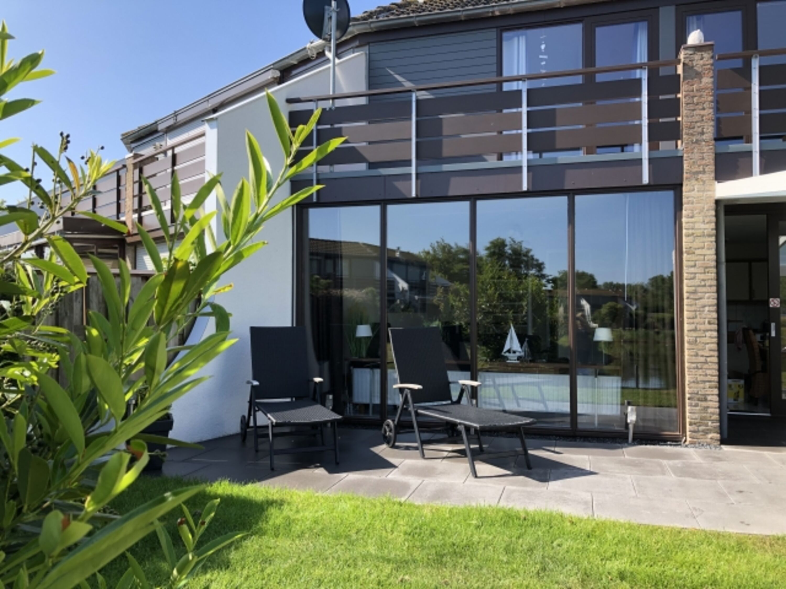 Terrasse mit Liegen
