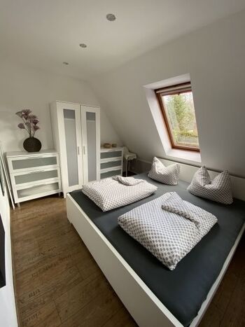 Schlafzimmer mit Doppelbett 180*200