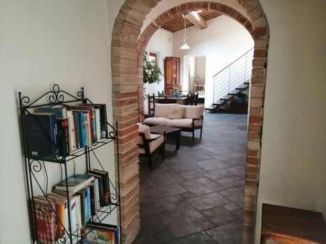 Hausbibliothek und Wohnbereich