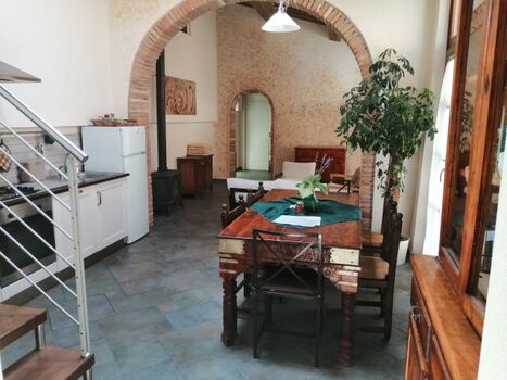 Wohnbereich mit Küche und Wohnzimmer