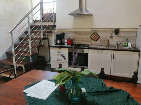 Küchenzeile mit Spülmaschine