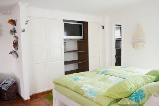 TV  und DVD-Player auch im Schlafbereich