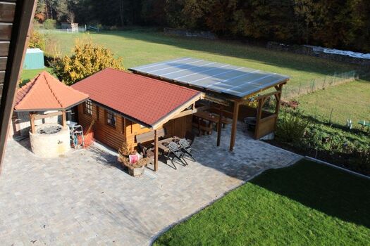 Blockhütte mit Grillplatz