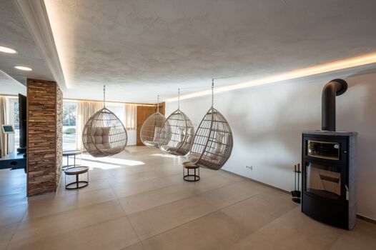 Living-Room - Hängesessel und Kamin