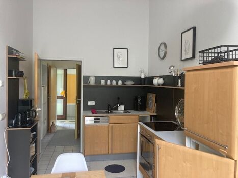 Küche mit blich in den Eingangsflur