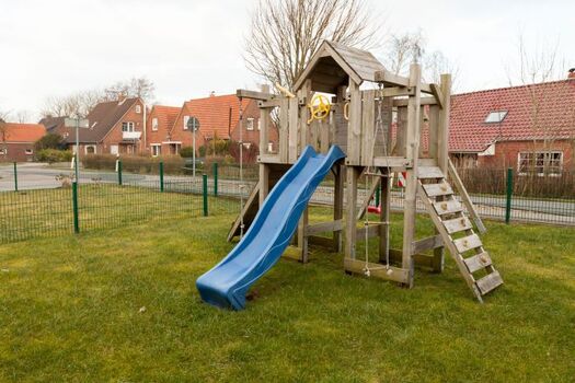 Hauseigener Spielturm