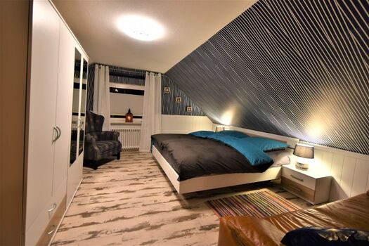 Schlafzimmer Lucas Stube OG