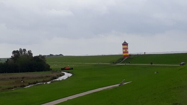 Deich und "Otto-Leuchtturm"