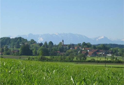 Oberhausen - im Hintergrund das Estergebirge