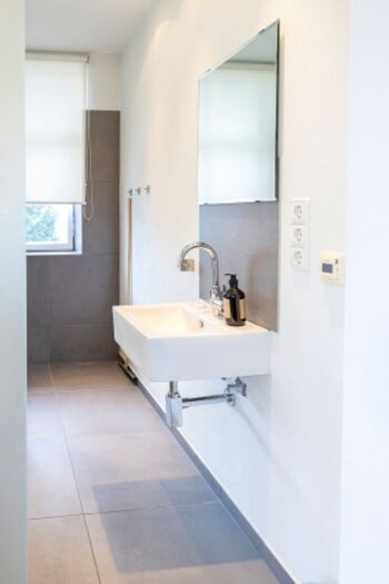 mit direktem Zugang zum Bad