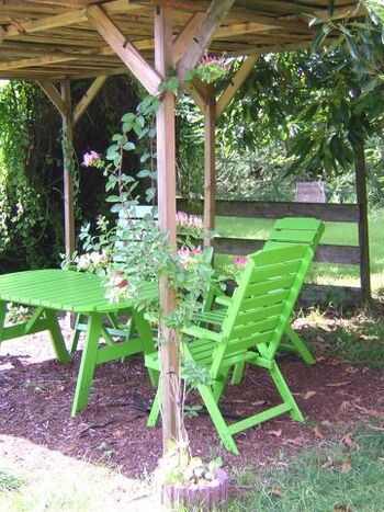 Gästeplatz im Garten mit Grill