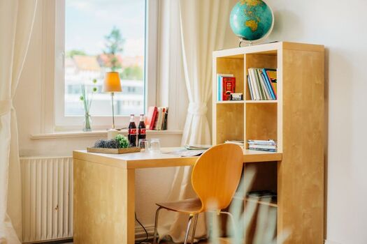 Schreibtisch im Wohnzimmer