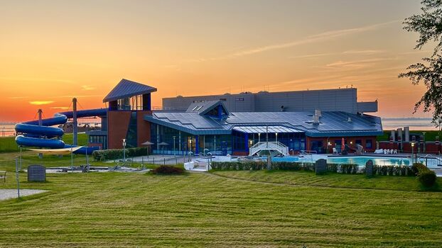 Meerwasserquellbad mit Rutsche