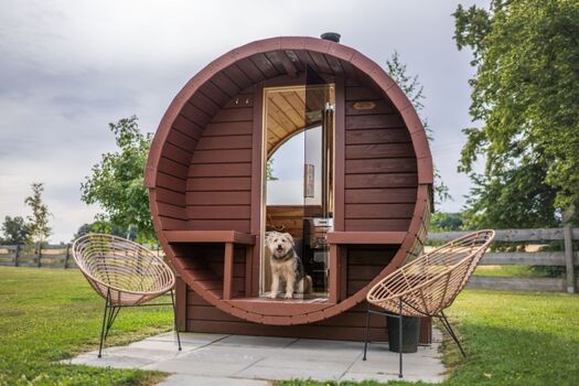 Wellness im Freien: eigene Fassauna für Sie