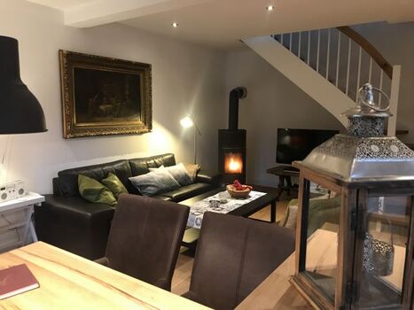 Gemütliches Wohnzimmer mit Pelletofen