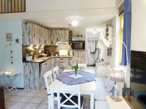 Blick Richtung Küche und Eingang