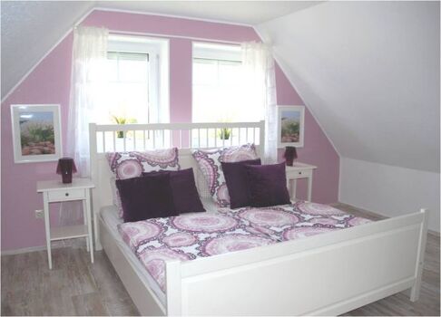 Schlafzimmer Auszeit mit Babybett
