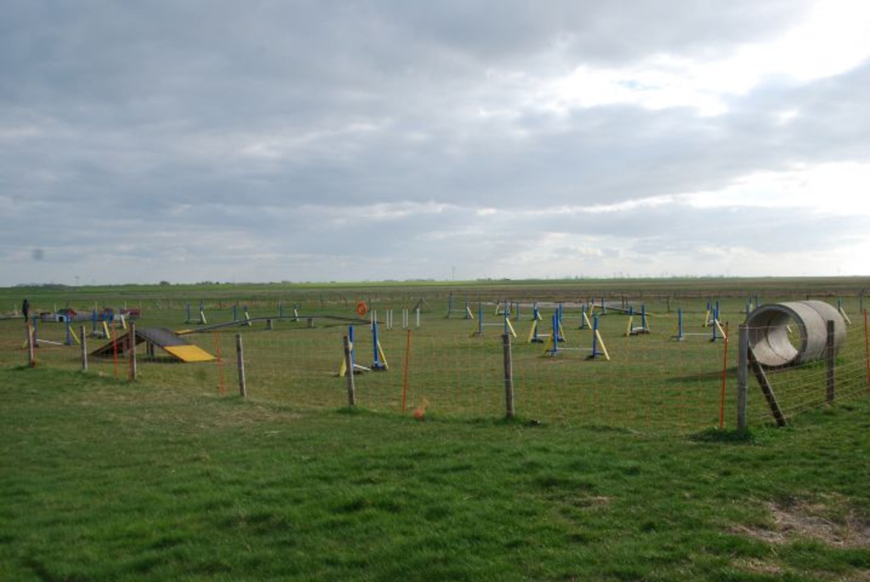 Agility PLatz und eingezäunte Freilauffläche am Hundestrand