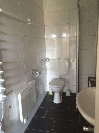 Daneben liegendes Bad