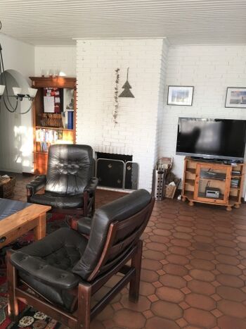 Kamin mit 2 Sesseln und Fernsehr