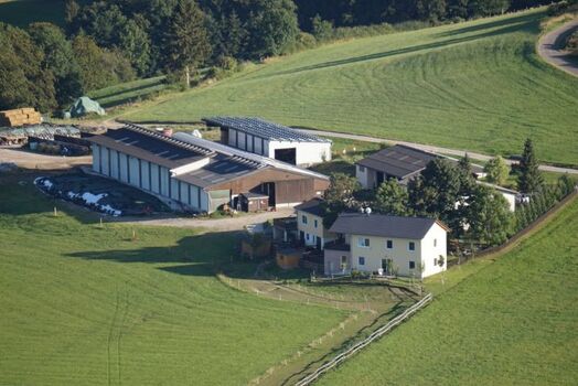 der Hof in freier Lage