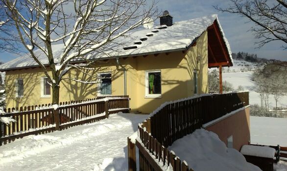 Ferienhaus im Schnee