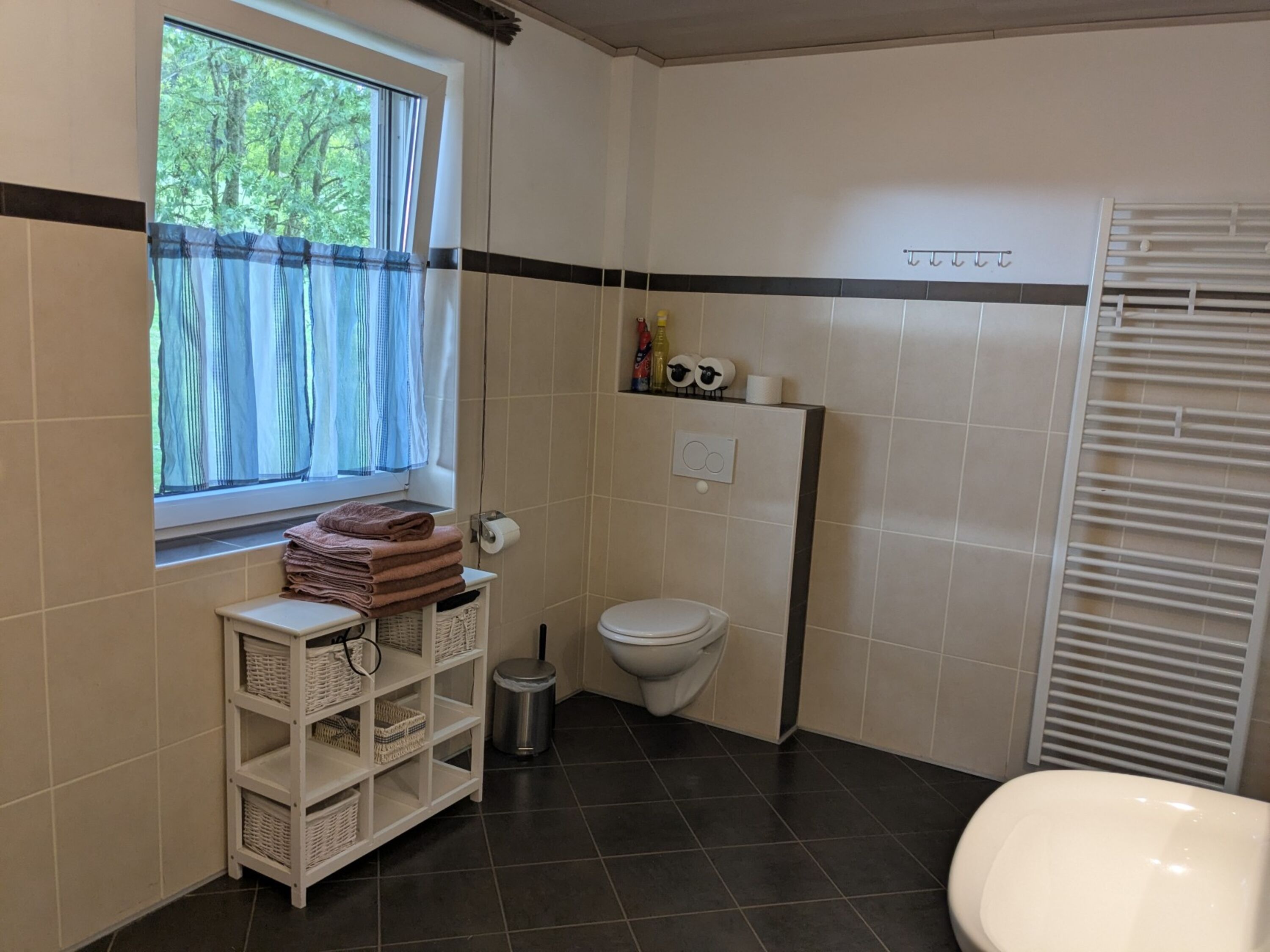 großes Badezimmer