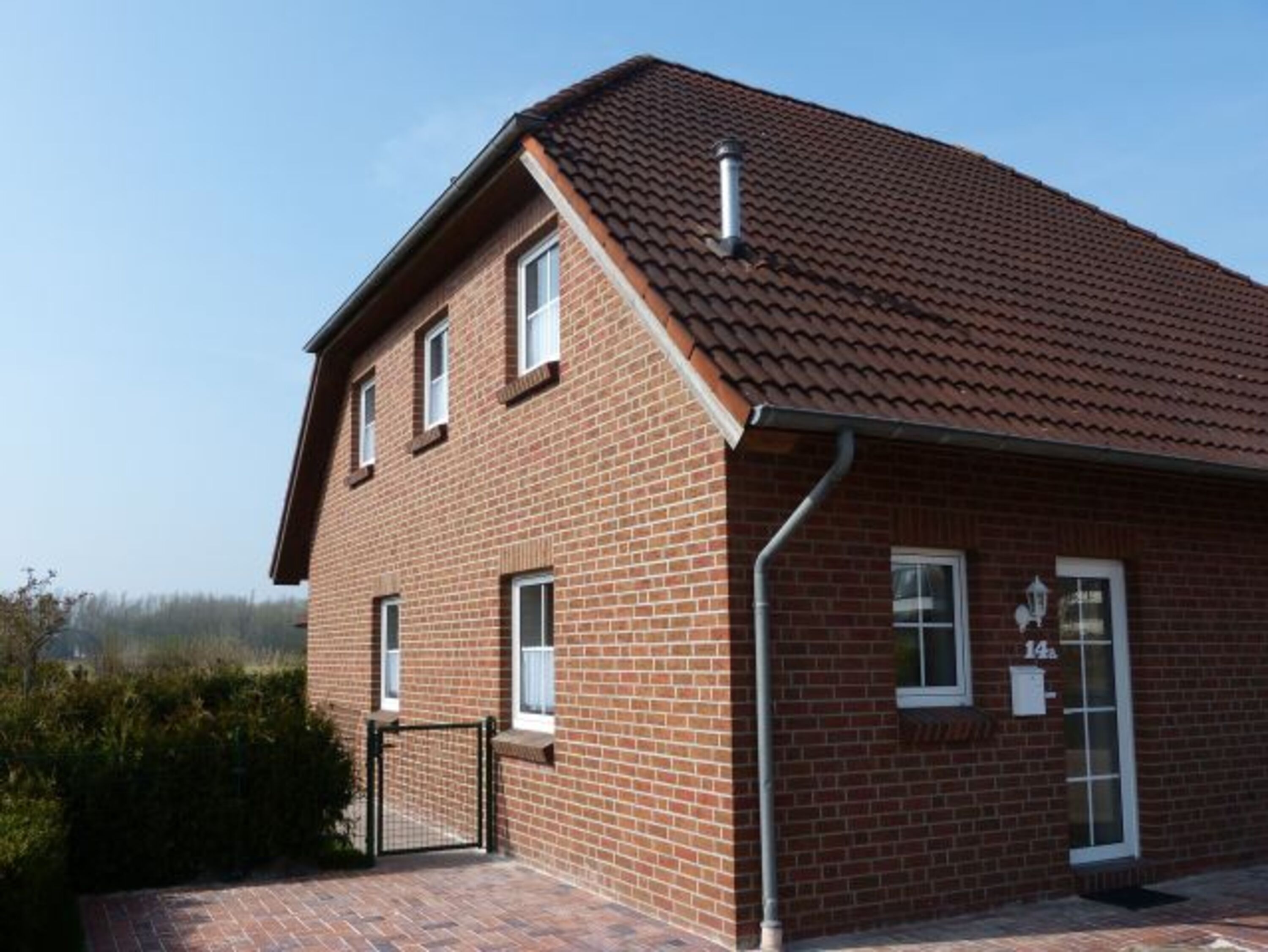 Heini's Huus 2 mit vollständig eingezäuntem Garten und Parkplatz am Haus