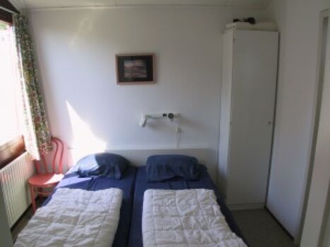 1. Schlafzimmer Parterre  1,60 m breit