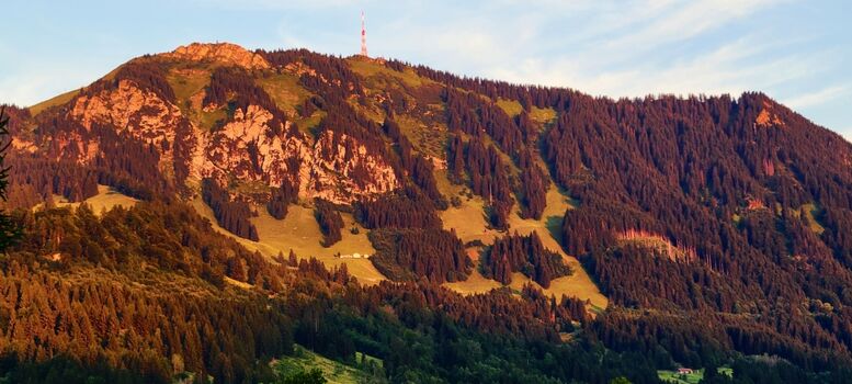 Der Grünten glüht in der Abendsonne 