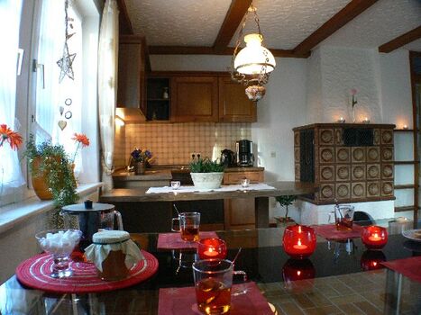 Blick von der Eßecke auf die Küchenzeile