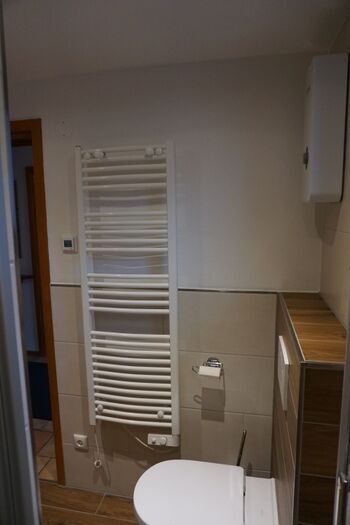 Duschbad mit Handtuchwärmer