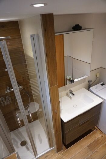 Duschbad mit Waschmaschine