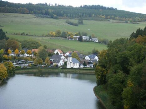 Blick auf den Ort Helminghausen