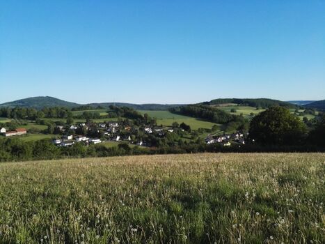Züntersbach mit  Blick auf die Rhöner Berge