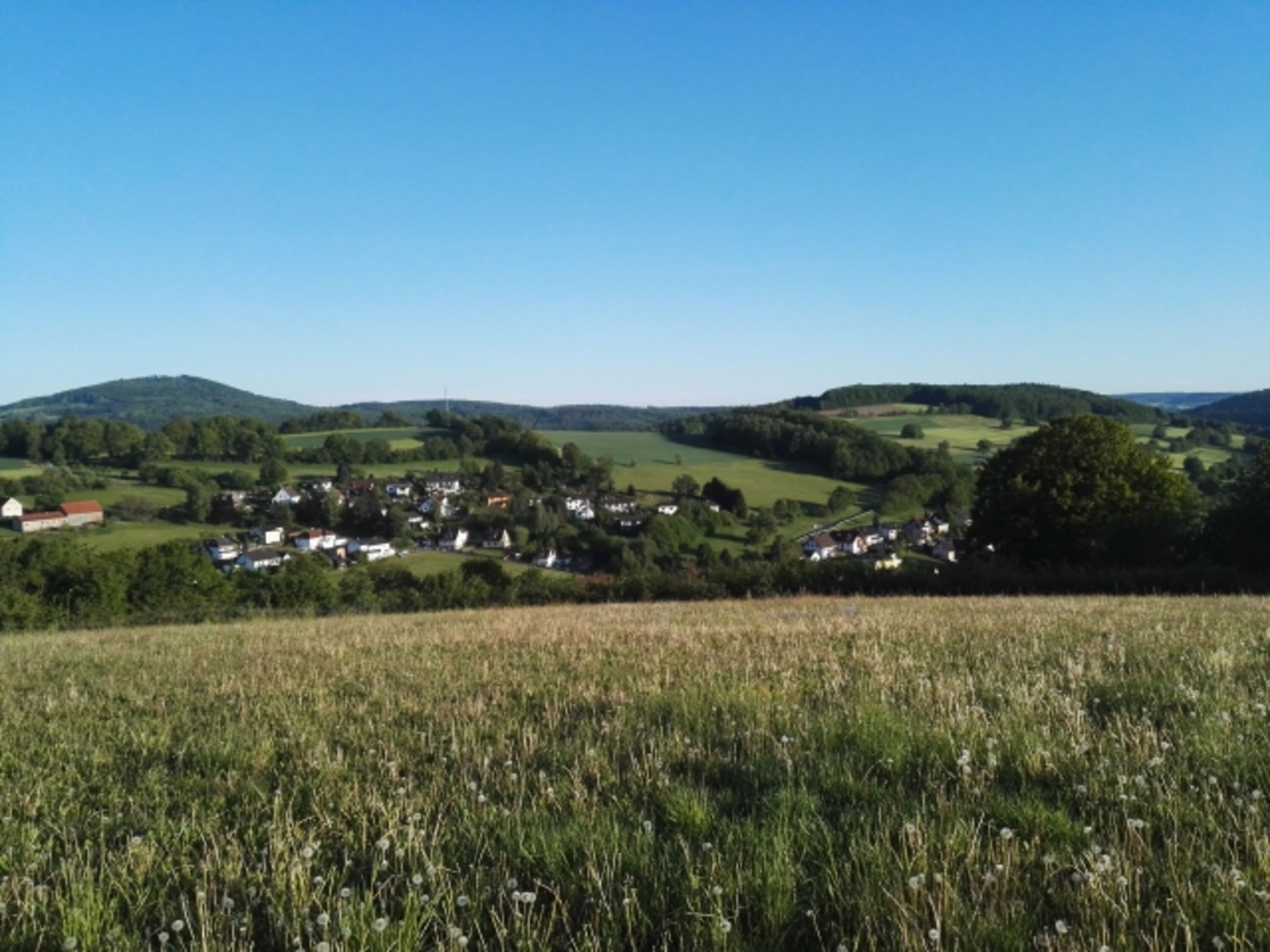 Züntersbach mit Blick auf die Rhöner Berge