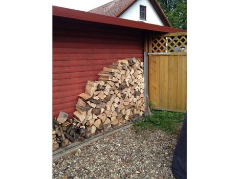 Holz für den Ofen ist reichlich vorhanden