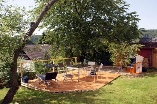 Garten ist mit 1,50 m Zaun eingezäunt