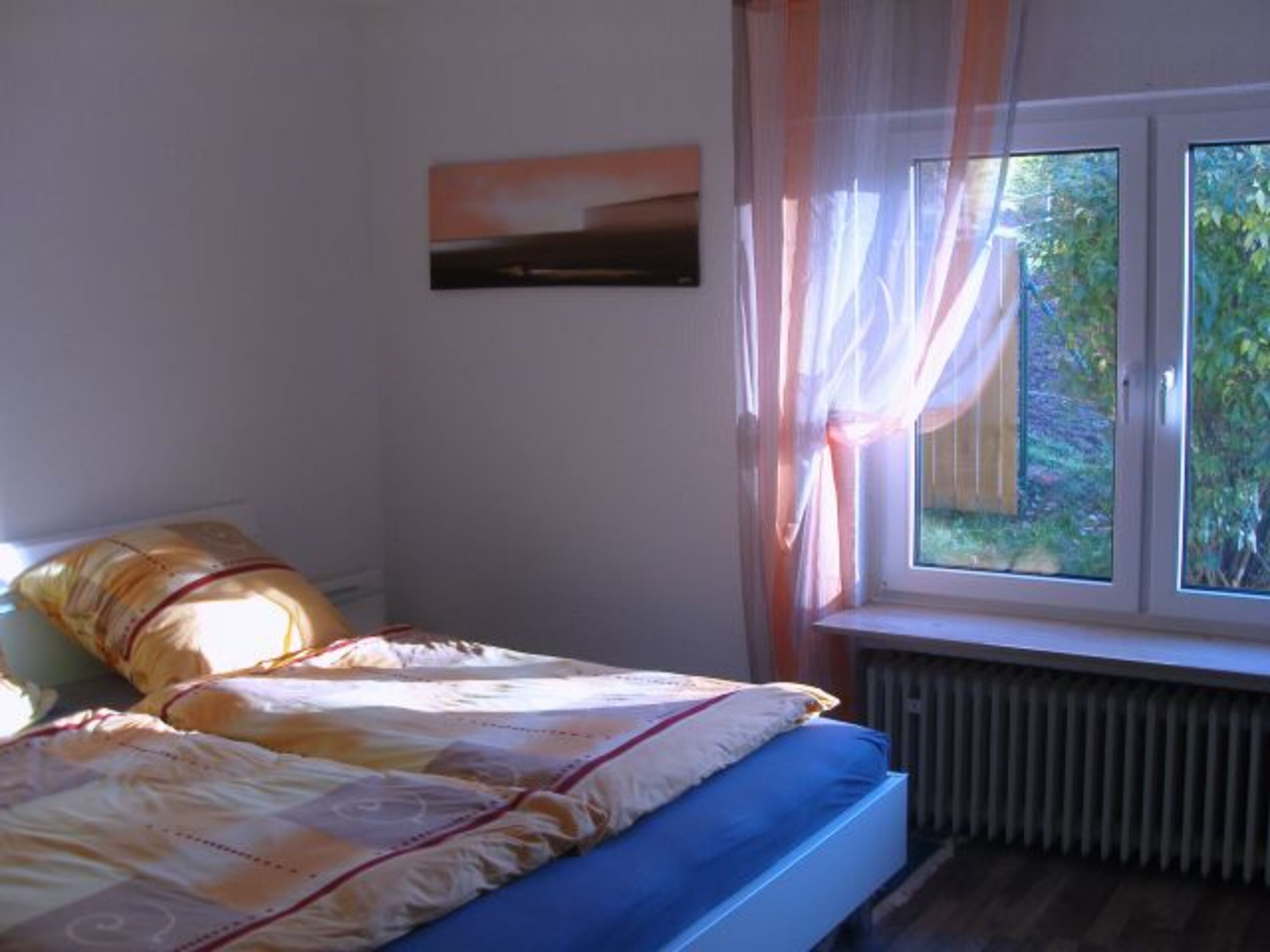 Schlafzimmer Blick über Weiden zum Wald