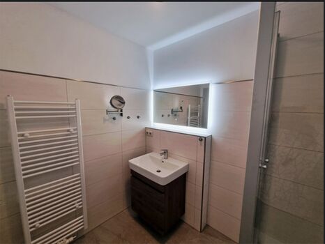 neu saniertes Bad (2)