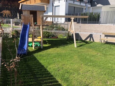 Garten und Spielplatz