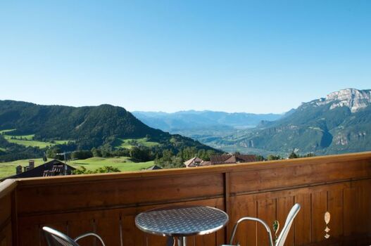 Atemberaubender Blick auf die umliegende Bergwelt vom Südbalkon App. Typ "Mölten" 