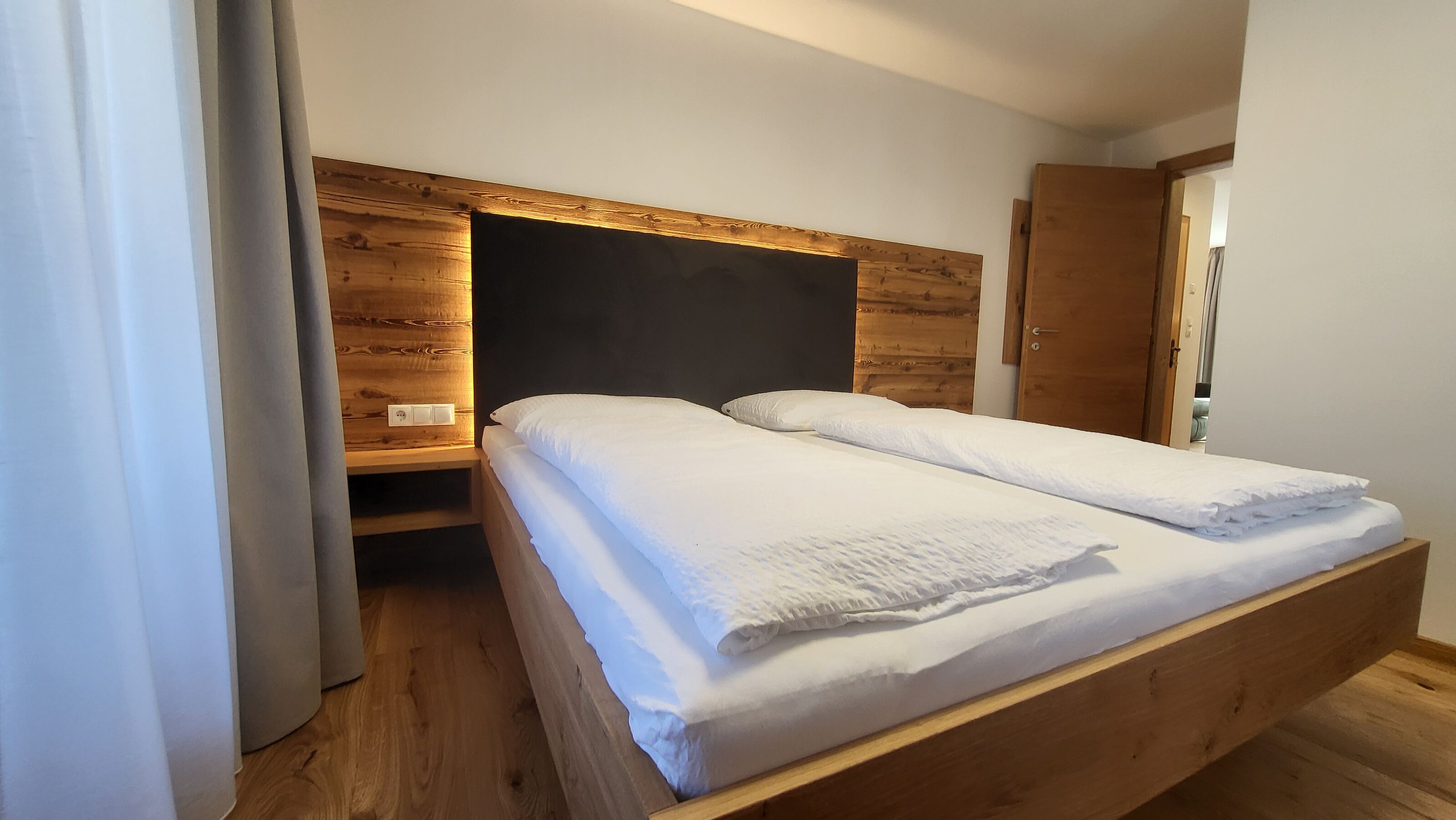 NEU Appartment MERAN Schlafzimmer mit Ostbalkon