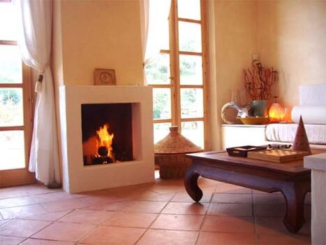 Wohnzimmer mit Kamin