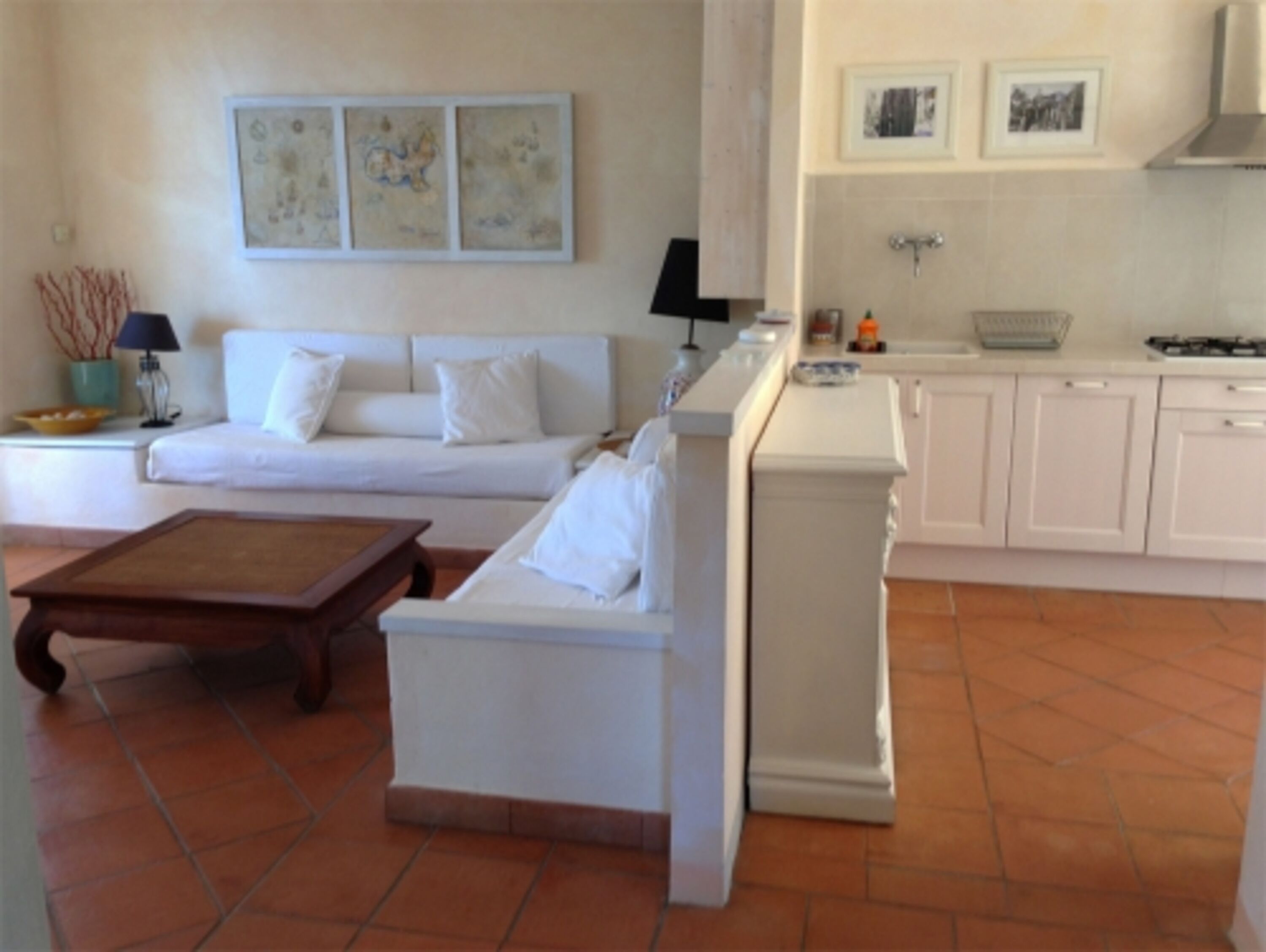 Blick zur Küche und Wonzimmer