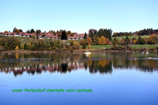 Das Haus steht in vorderster Reihe zum See