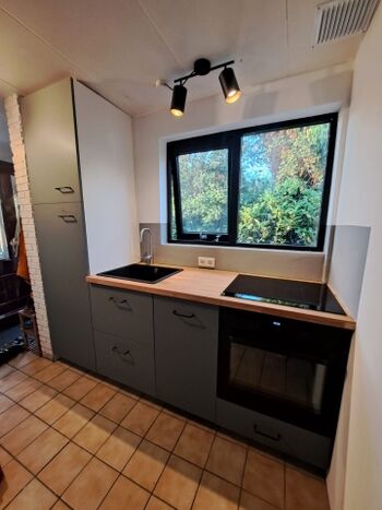 Neue Küchenzeile mit Induktionsherd 