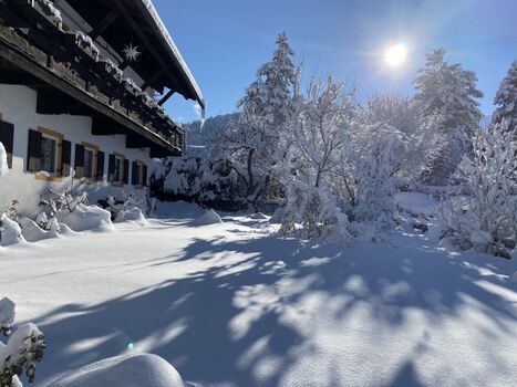 Hausansicht im Winter